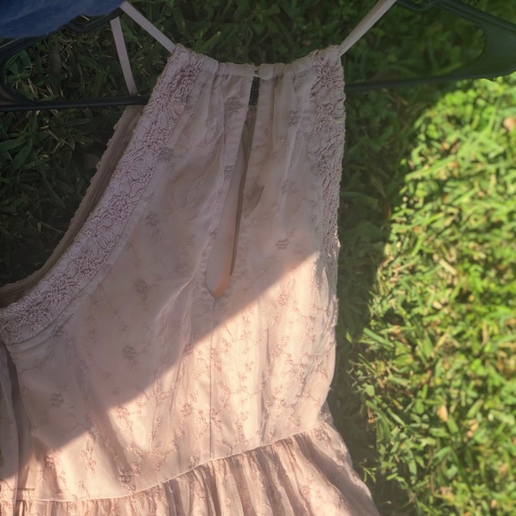 pink dress with beautiful lace details - Picture 4 of 8